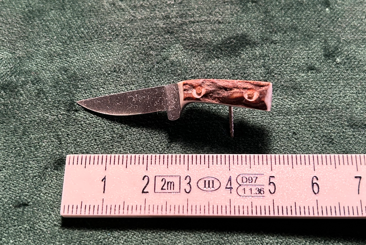 Größenansicht des Miniatur-Hutmessers mit Maßstab